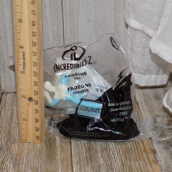 INCERDIABLES 2 McDonalds Toy Unopen Package CAKE TOPPER - Picture 3 of 6